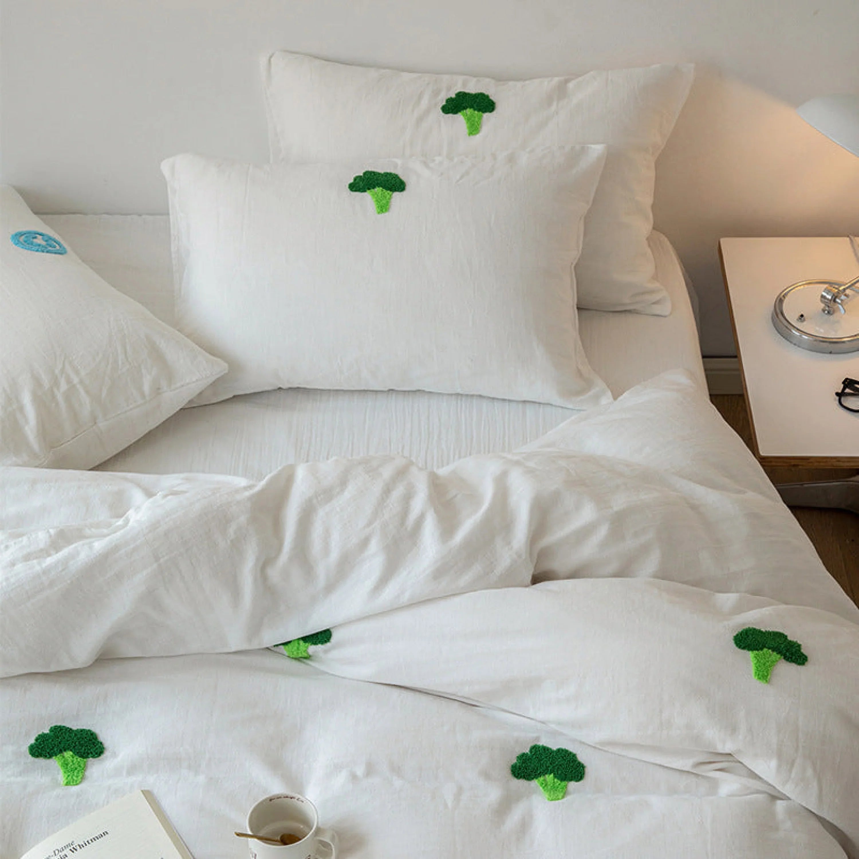 Double Layered Embroidered White Bedding Set / Broccoli Ever Lasting
