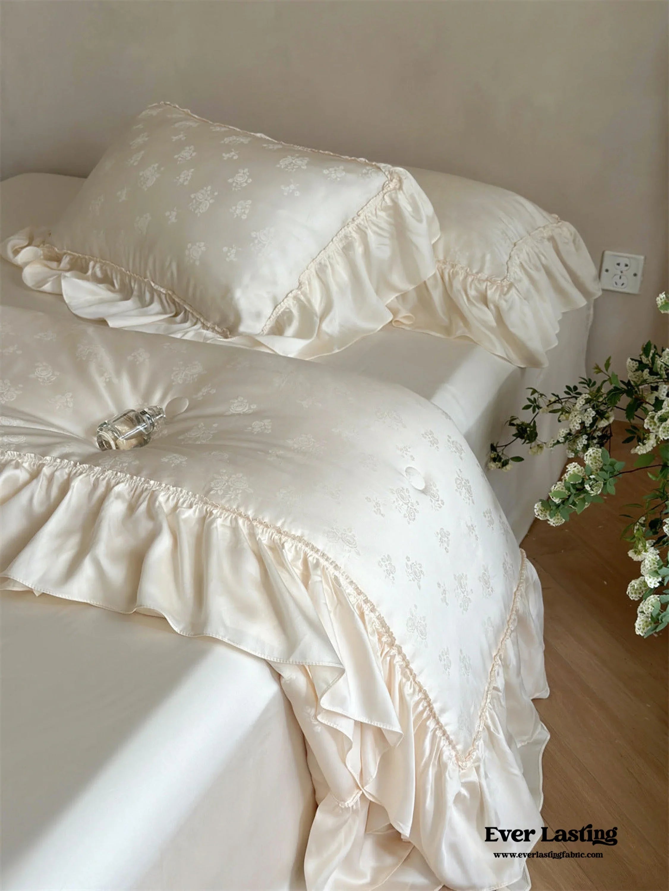 Floral Jacquard Tencel Blanket Set / White Ever Lasting