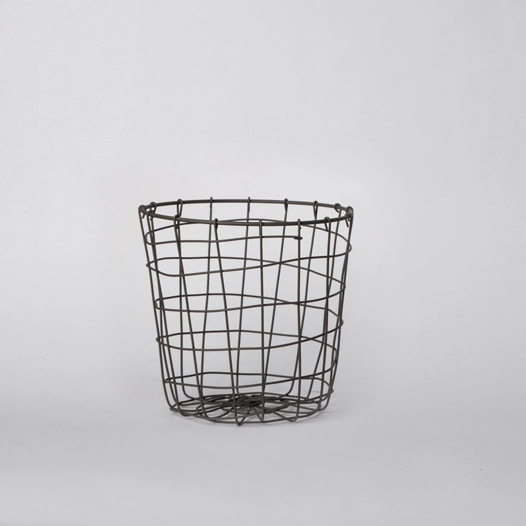 308 - Round Iron Basket Porto Boutique
