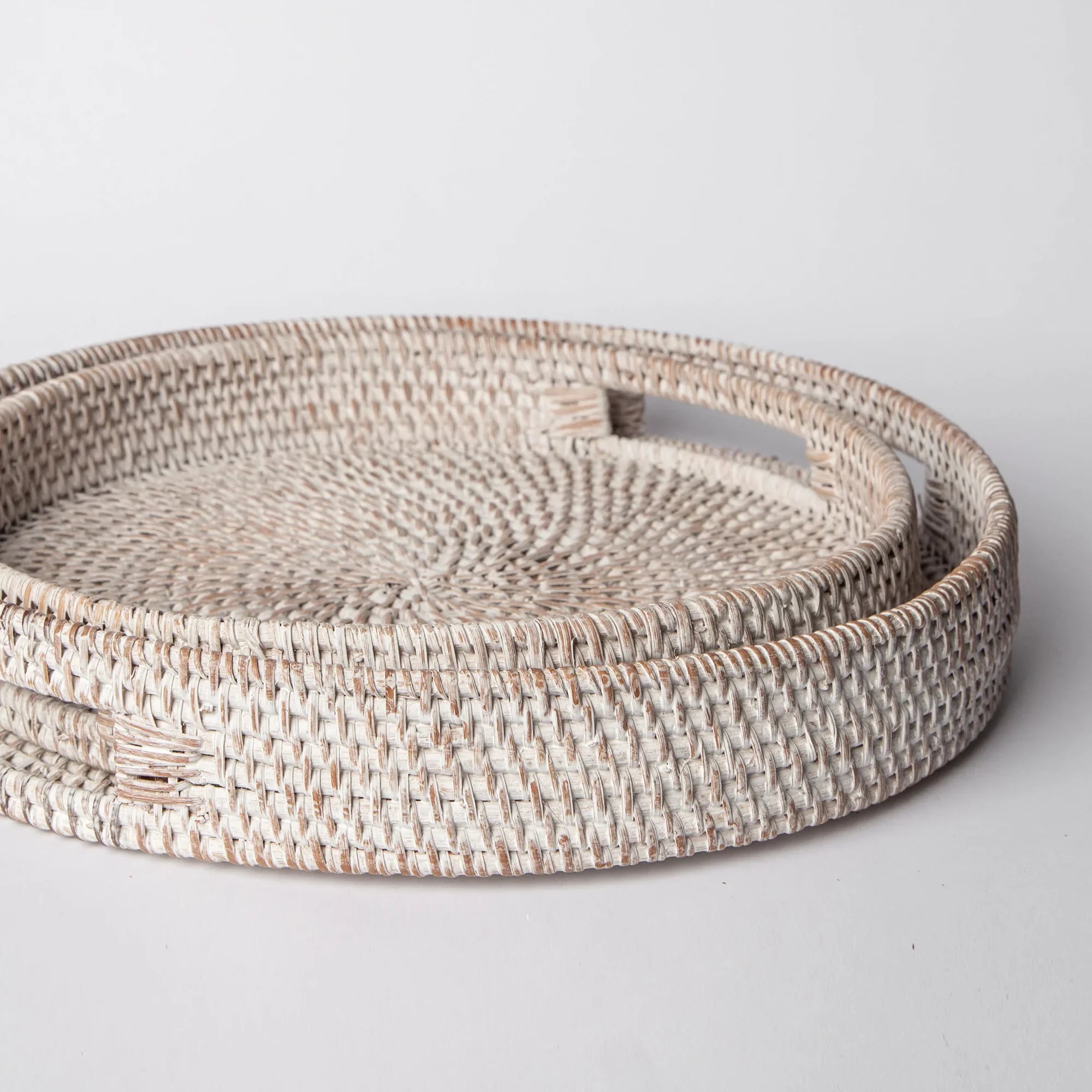 404 - Round Rattan Tray Porto Boutique