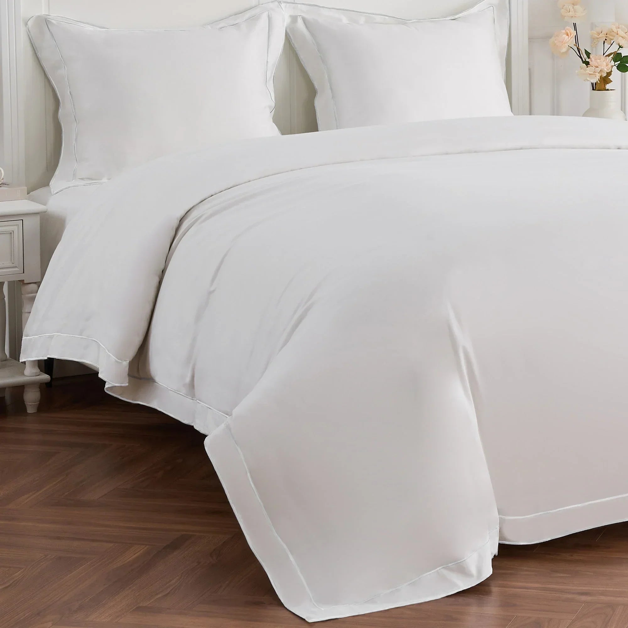 600 Thread Count Framed Sateen Embroidered Cotton Duvet Set, close-up view - House Of Avana