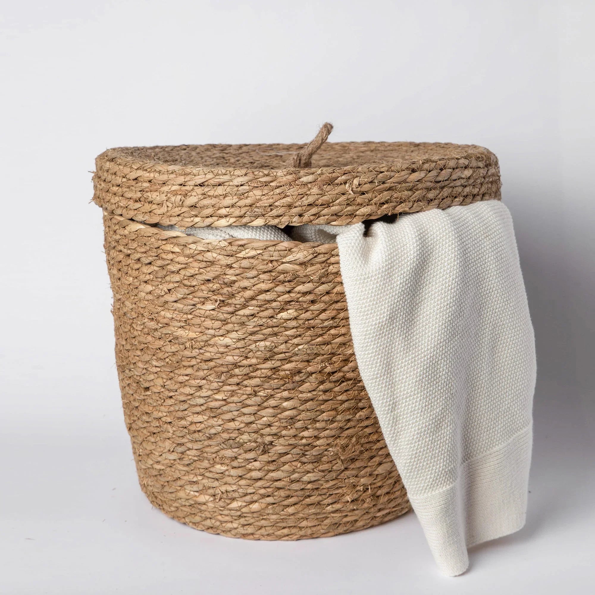 830 - Seagrass Basket with lid Porto Boutique