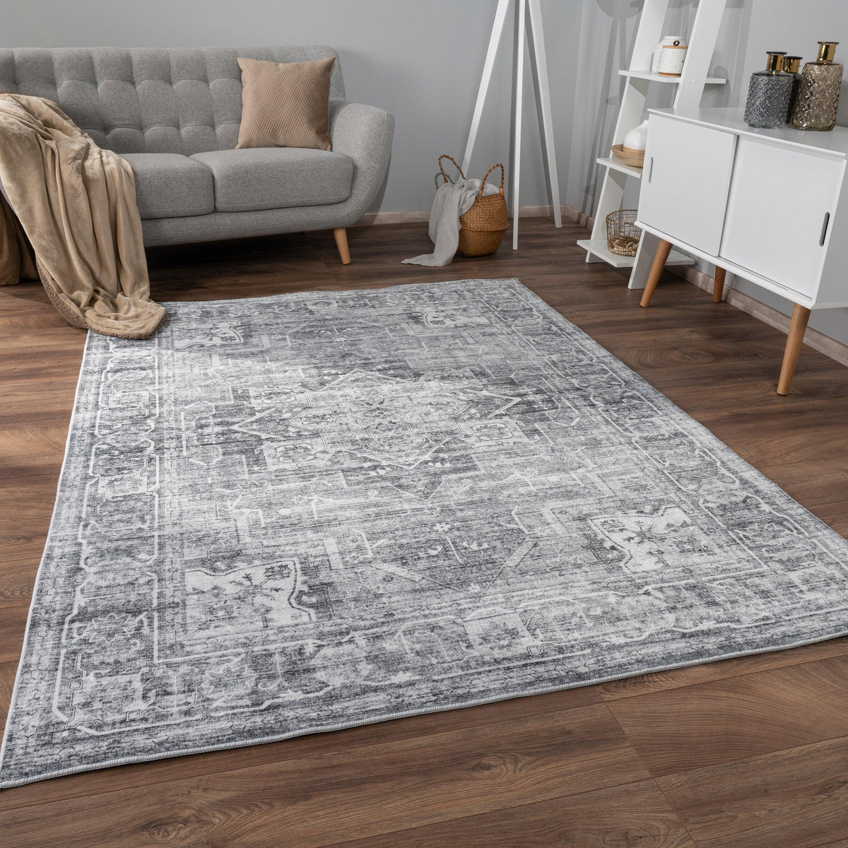 Area Rug Cambridge Vintage Design with Oriental Pattern, lifestyle image - House Of Avana
