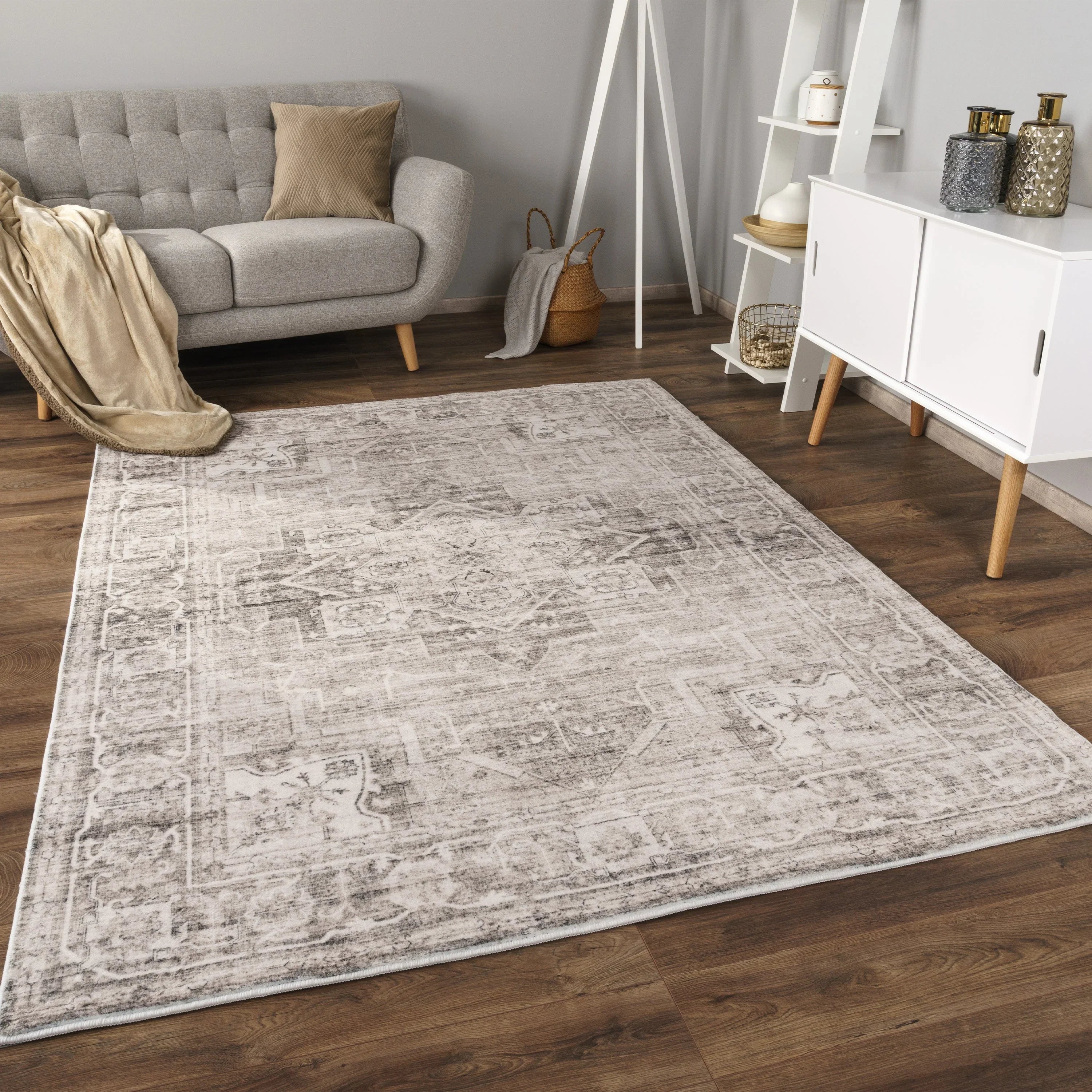 Area Rug Cambridge Vintage Design with Oriental Pattern, front view - House Of Avana