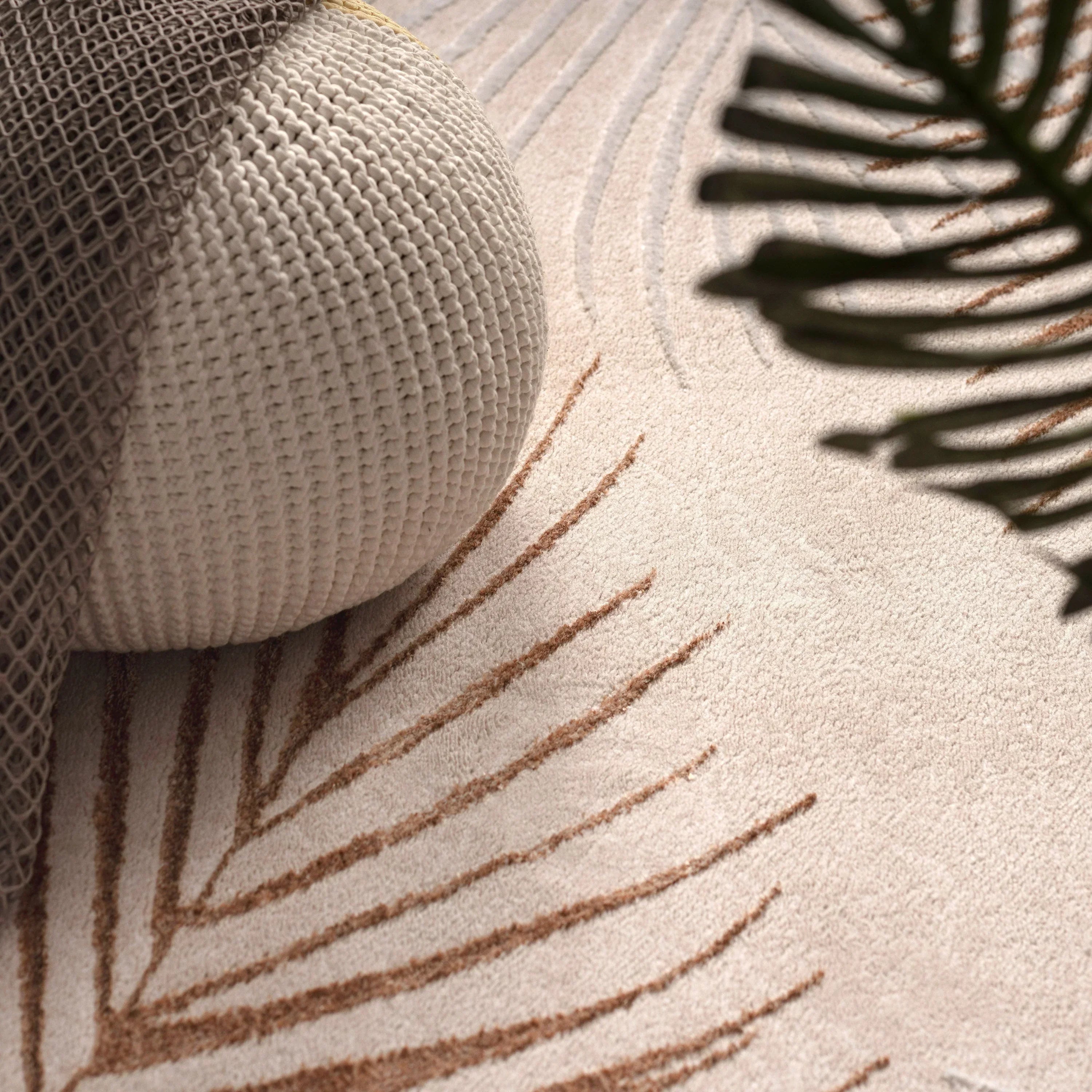 Area Rug Tuana with Elegant Palm Tree Design, back view - House Of Avana