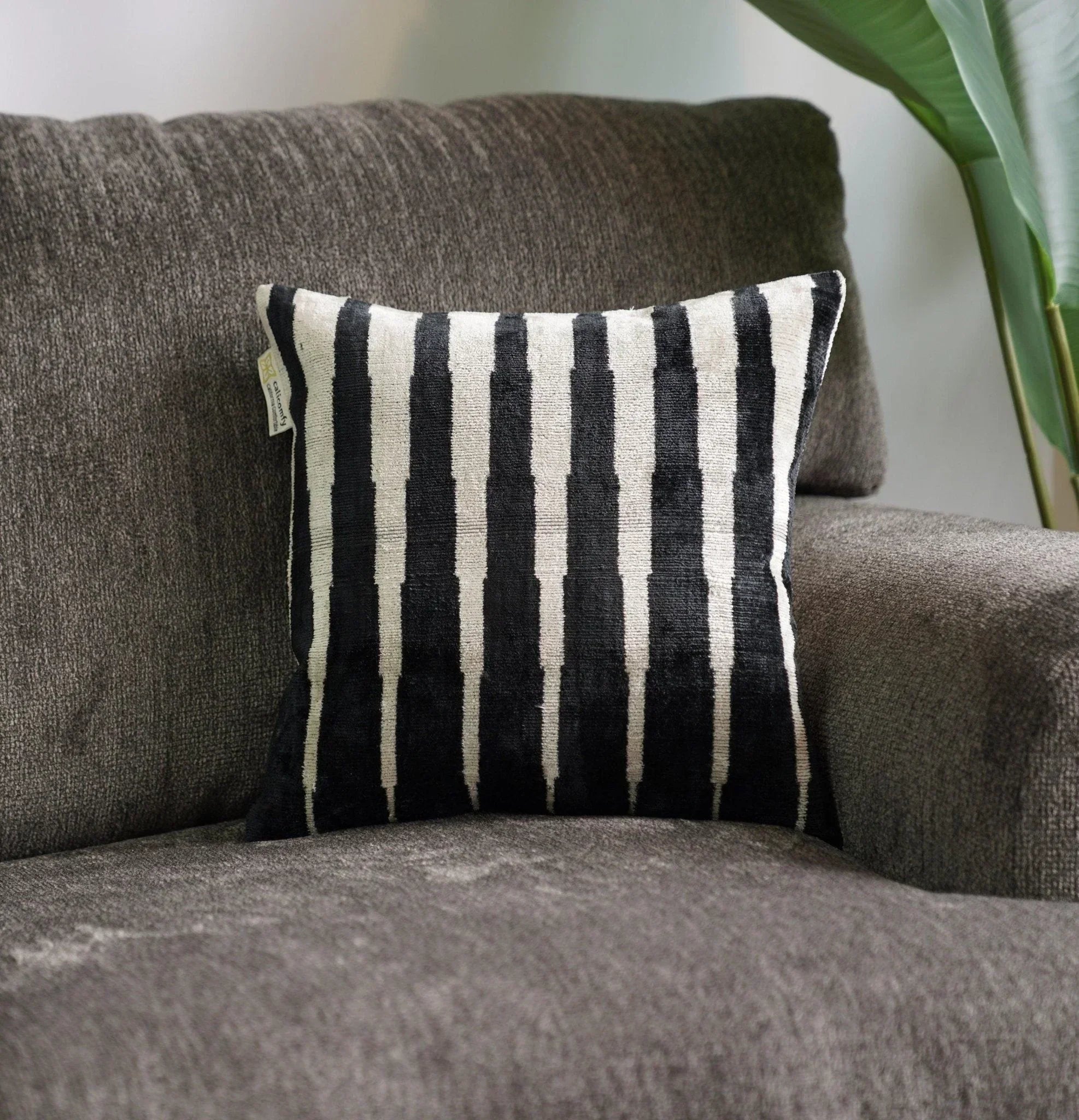 Canvello Decorative Black & White Pillow | 16x16 inch Canvello