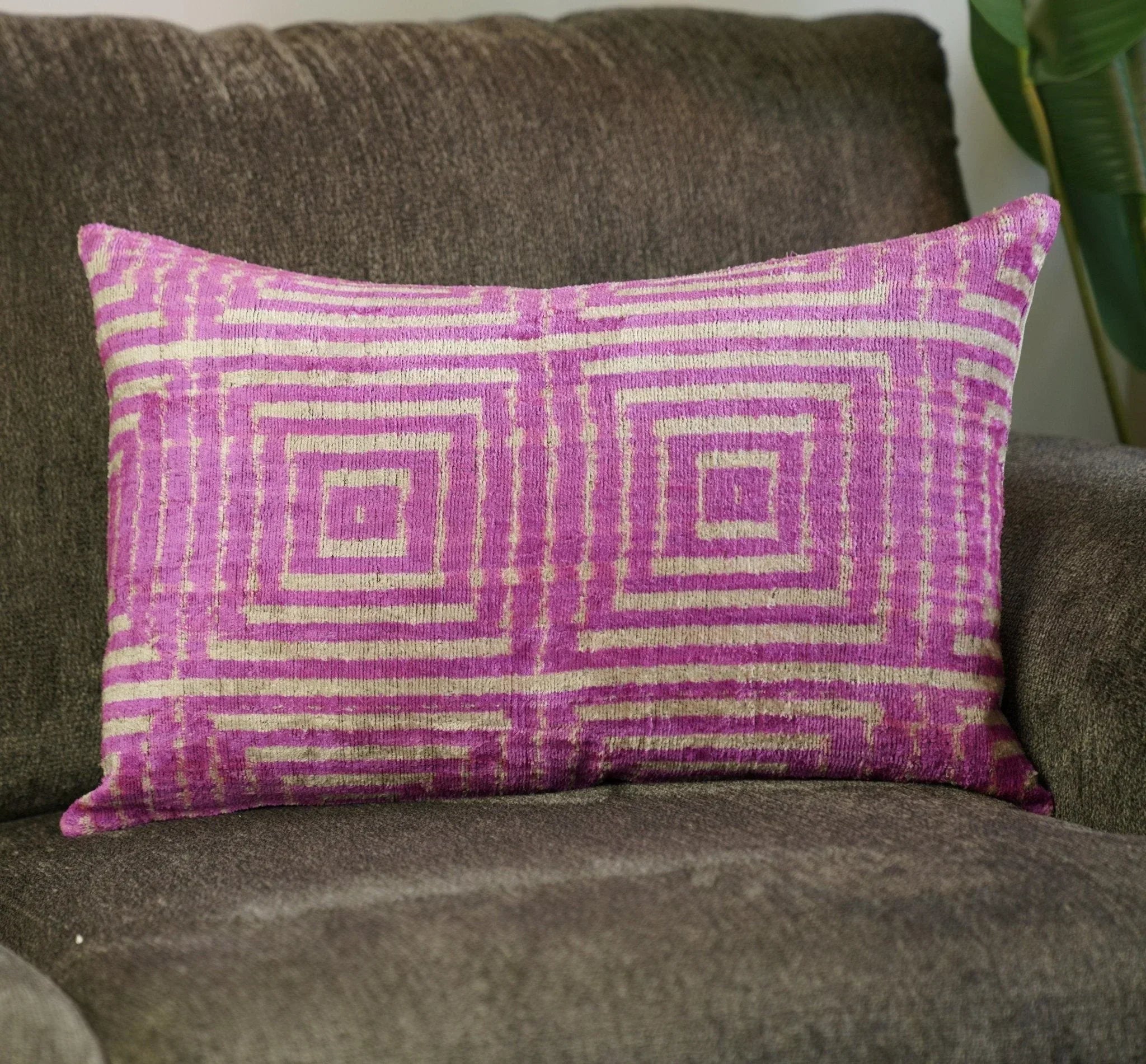 Canvello Decorative Pink Velvet Cushions | 16 x 24 in (40 x 60 cm) Canvello