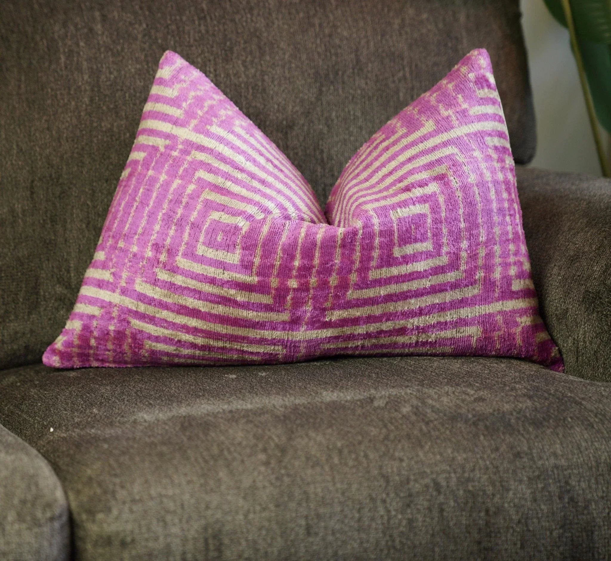 Canvello Decorative Pink Velvet Cushions | 16 x 24 in (40 x 60 cm) Canvello