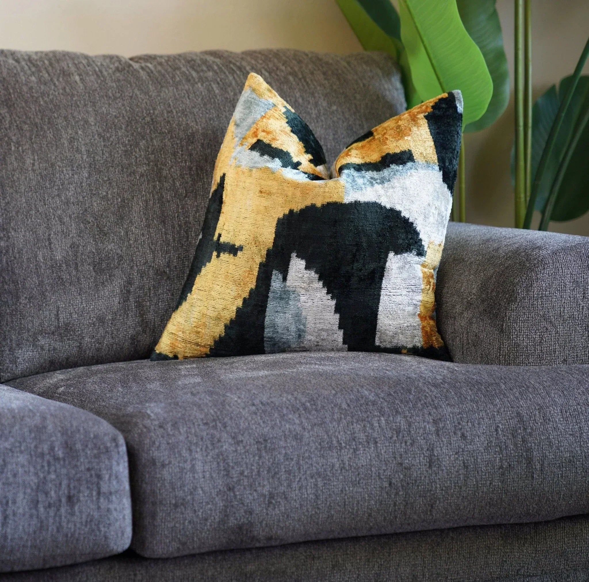 Canvello Handmade Black And Gold Throw Pillows | 18x18 Canvello