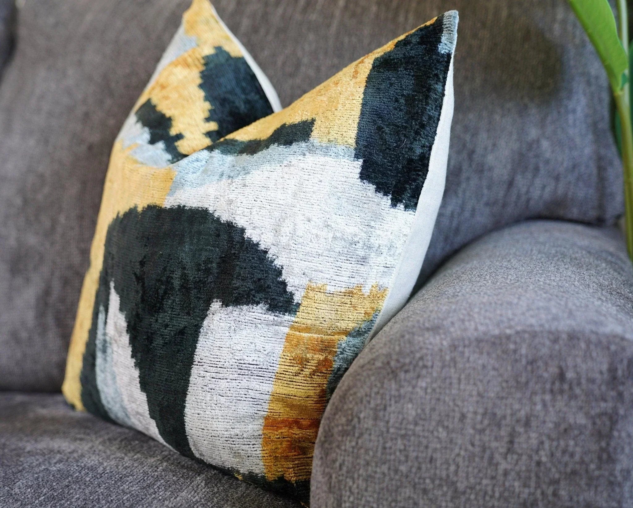 Canvello Handmade Black And Gold Throw Pillows | 18x18 Canvello