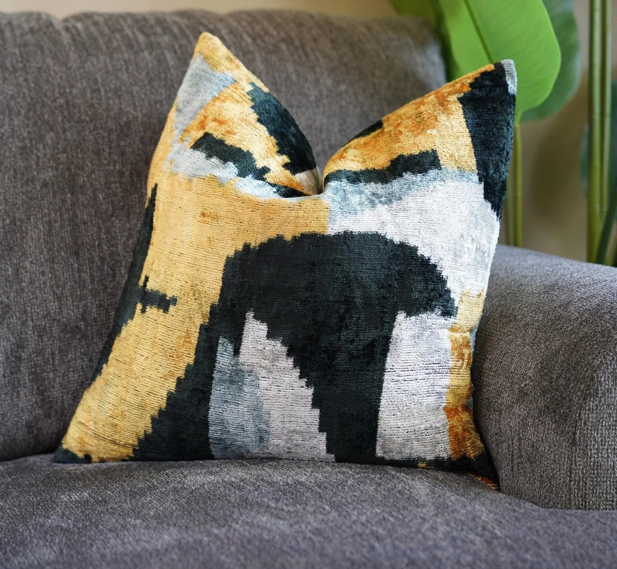Canvello Handmade Black And Gold Throw Pillows | 18x18 Canvello