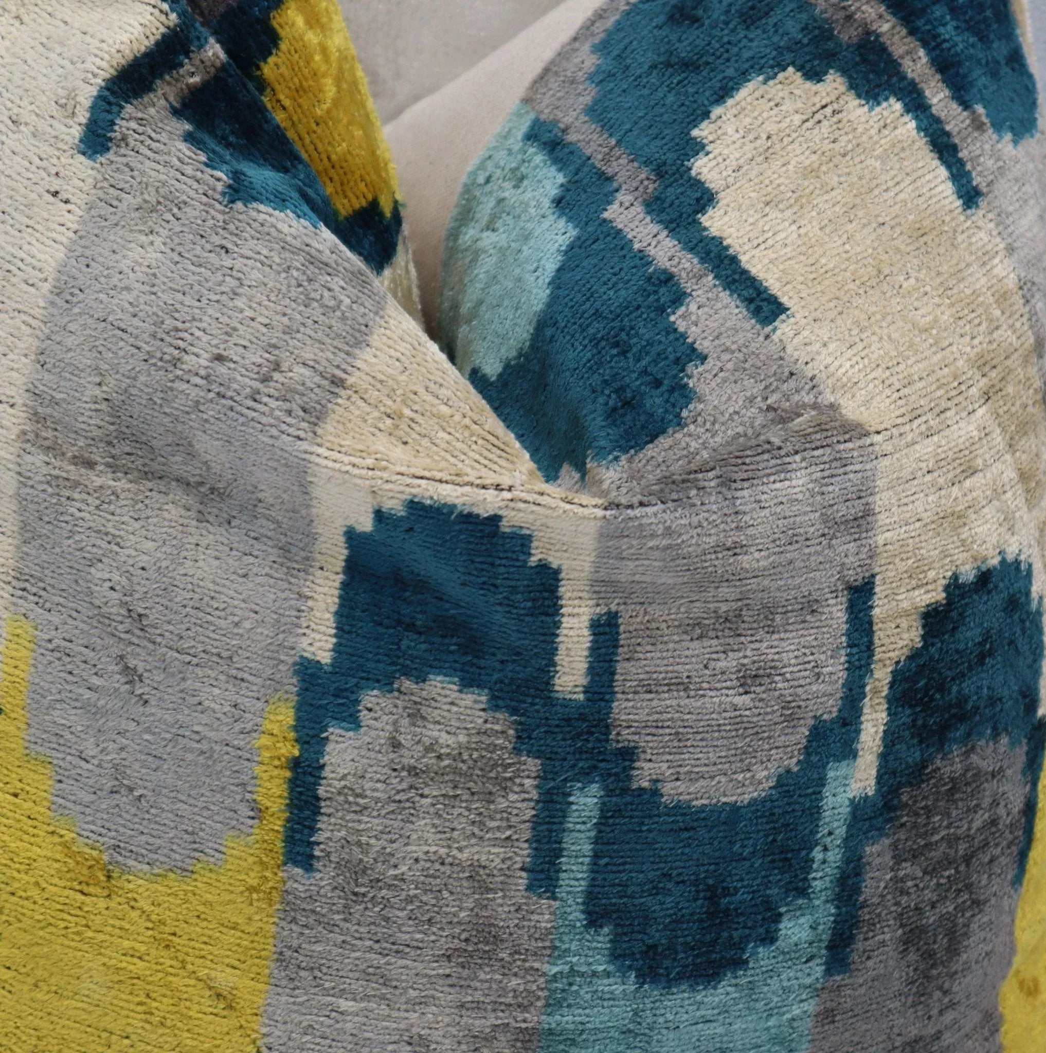 Canvello Handmade Grau Blue Yello Velvet Throw Pillows - 20x20 Canvello