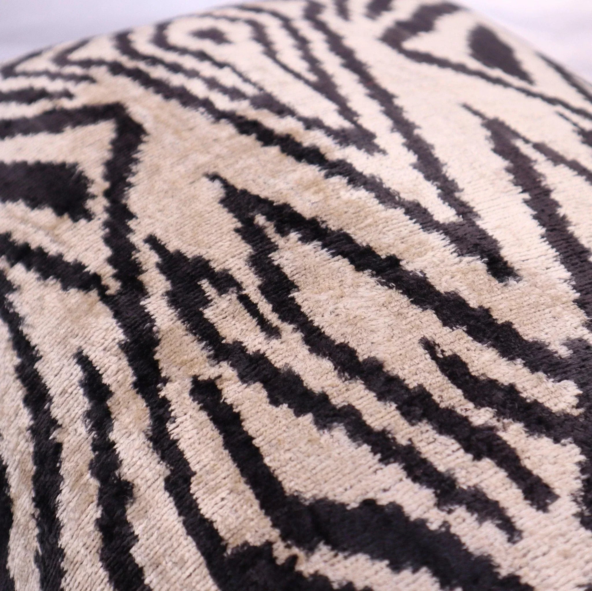 Canvello Luxury Black And Ivory Throw Pillows - 16x24 Canvello