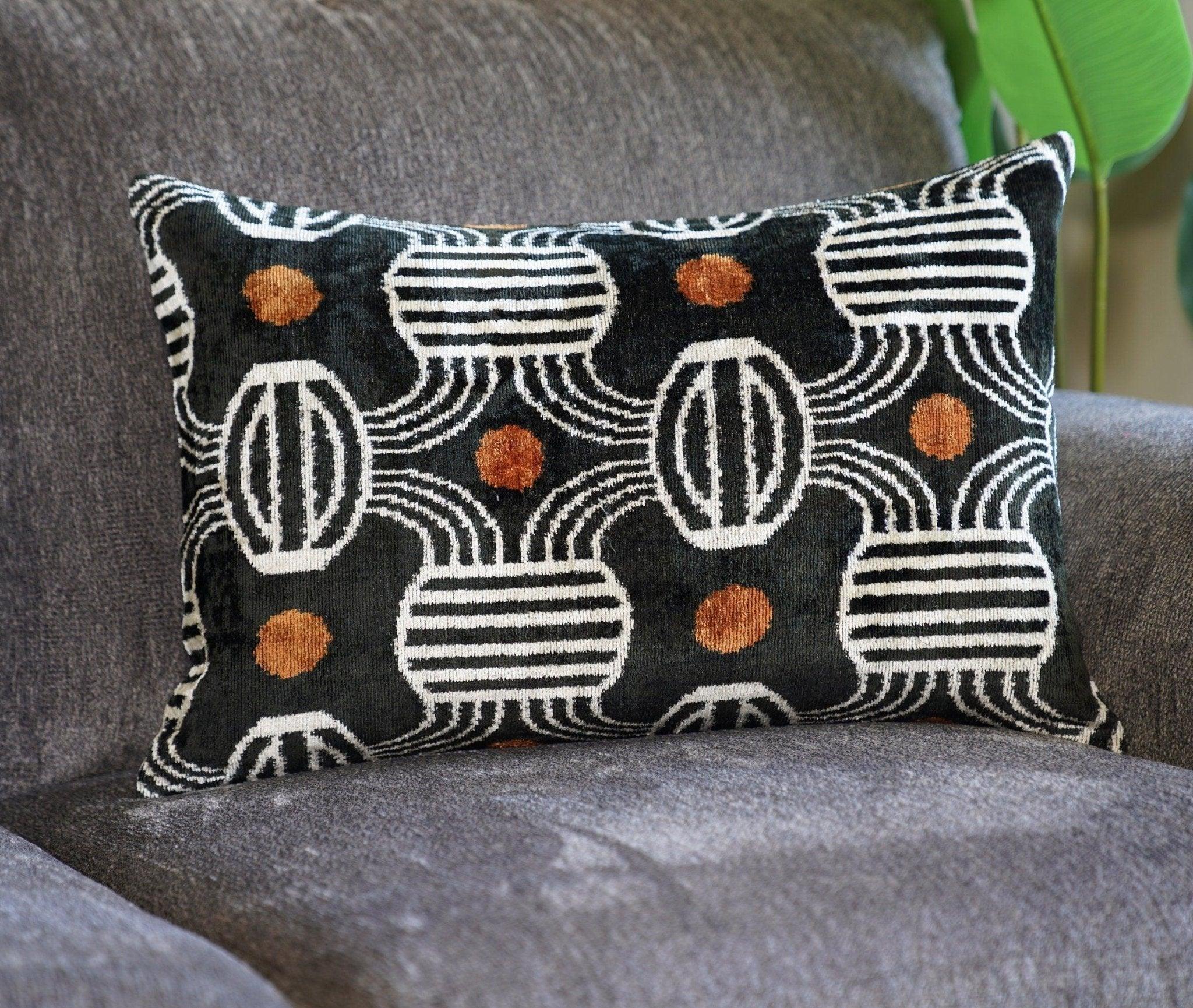 Canvello Luxury Decorative Black Throw Pillow | 16 x 24 in (40 x 60 cm) Canvello