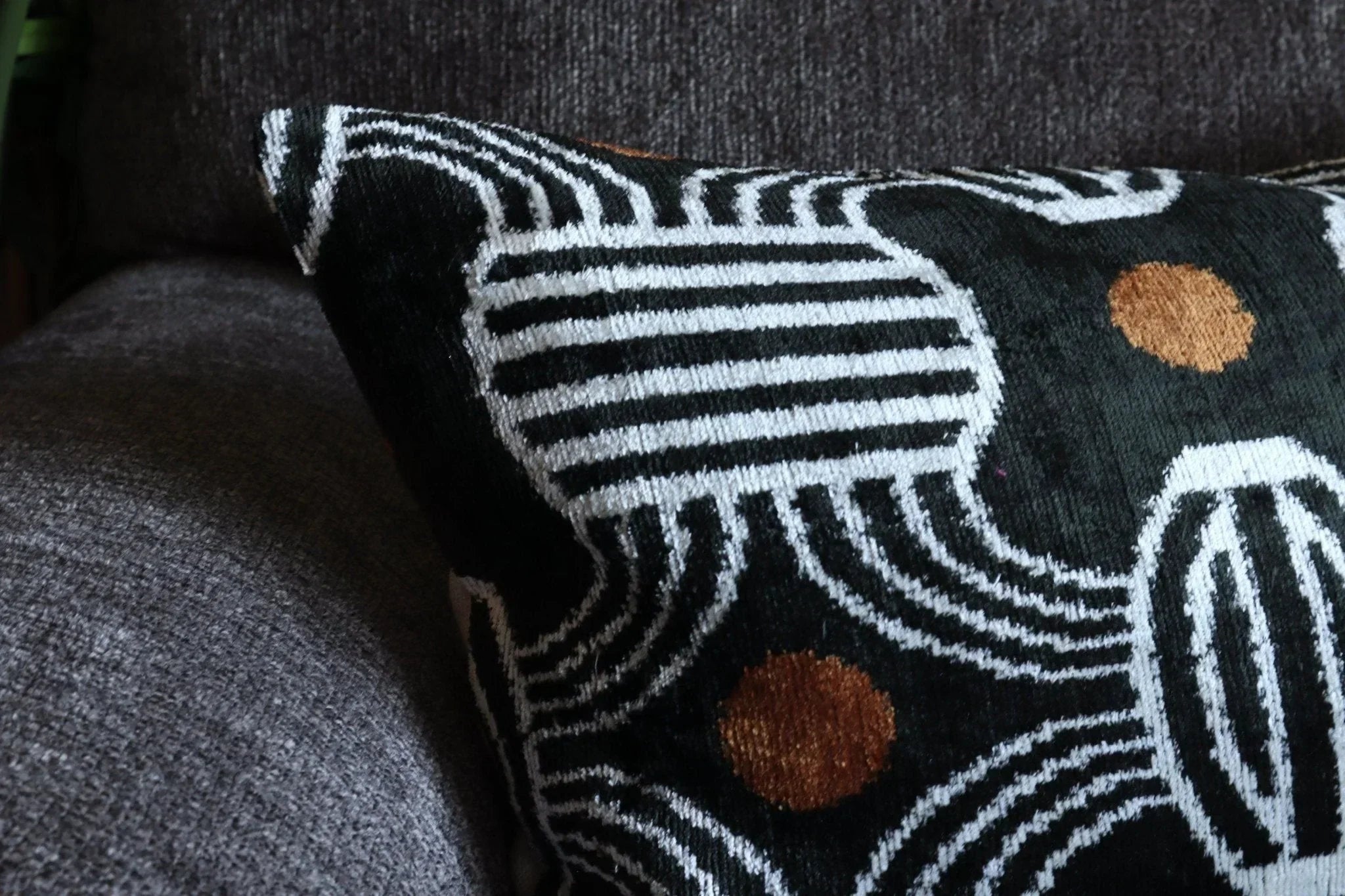 Canvello Luxury Decorative Black Throw Pillow | 16 x 24 in (40 x 60 cm) Canvello
