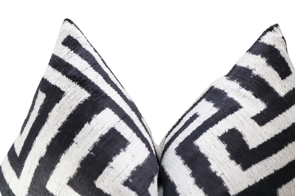 Canvello Luxury Decorative Black White Throw Pillow | 16 x 24 in (40 x 60 cm) Canvello