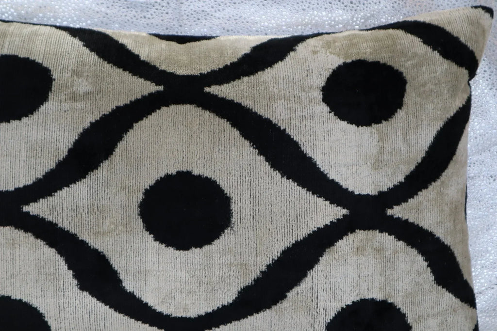 Canvello Luxury Decorative Black White Throw Pillow | X in (40 X Cm), texture detail - House Of Avana