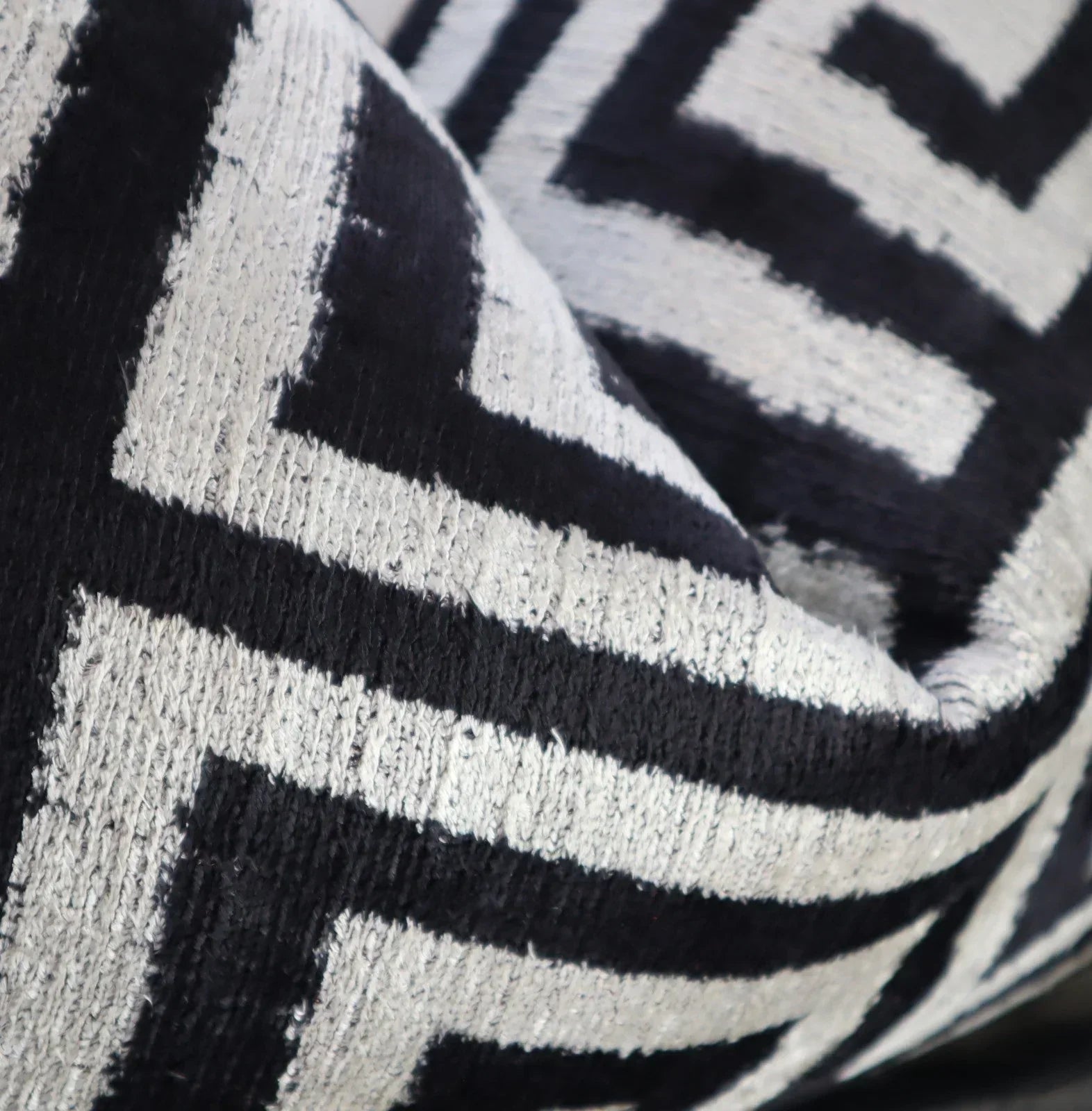 Canvello Luxury Decorative Black White Throw Pillow | 16 x 24 in (40 x 60 cm) Canvello