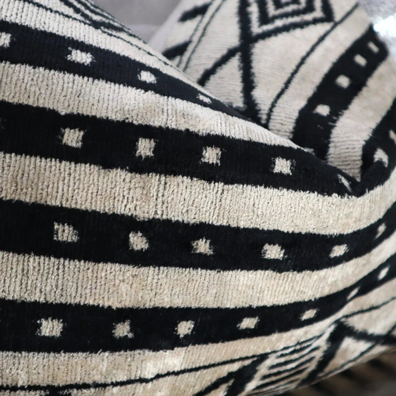 Canvello Luxury Decorative Black & White Throw Pillow | 16 x 24 in (40 x 60 cm) Canvello