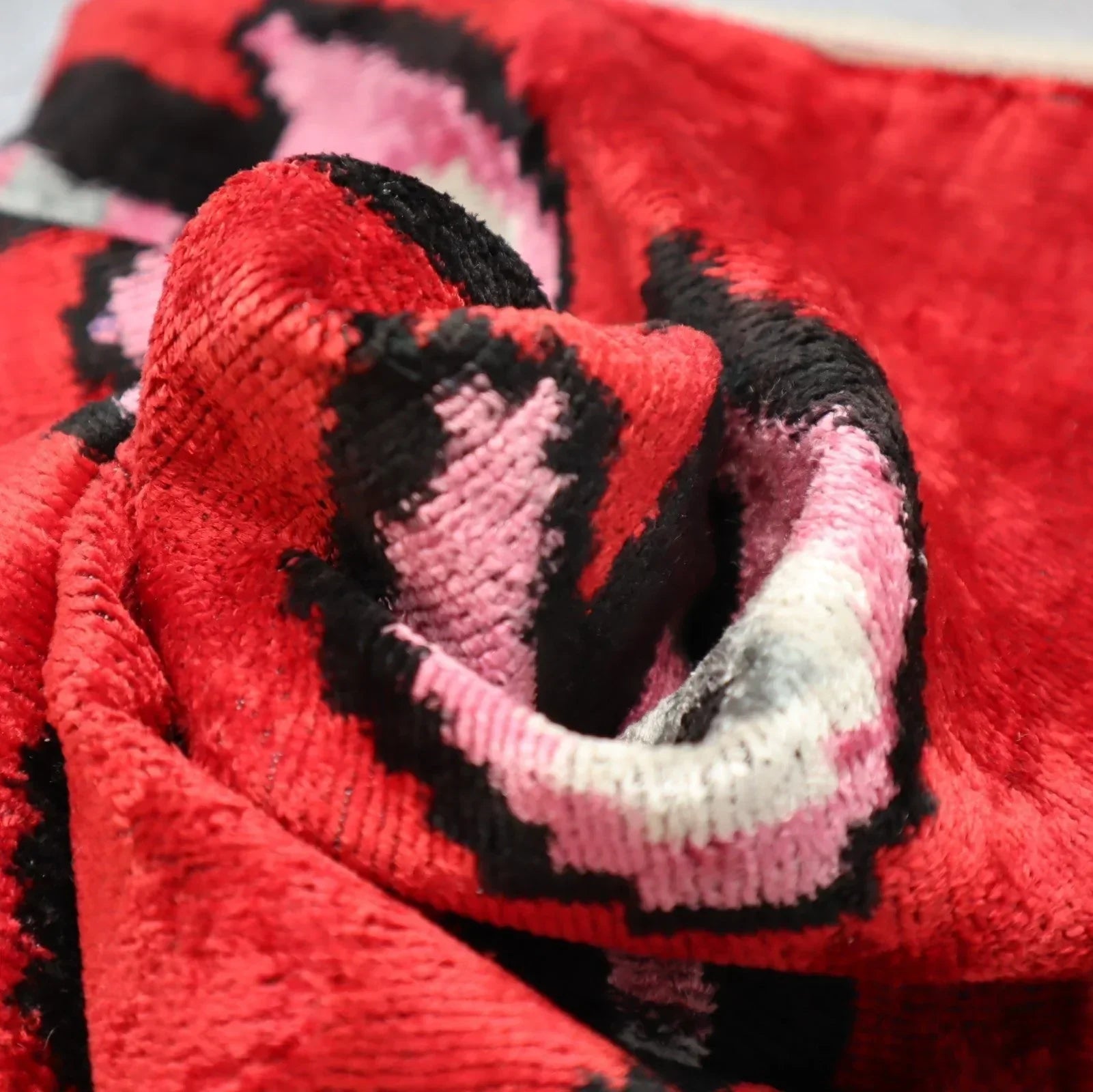 Canvello Luxury Decorative Red Pink Black Throw Pillow | 16 x 24 in (40 x 60 cm) Canvello