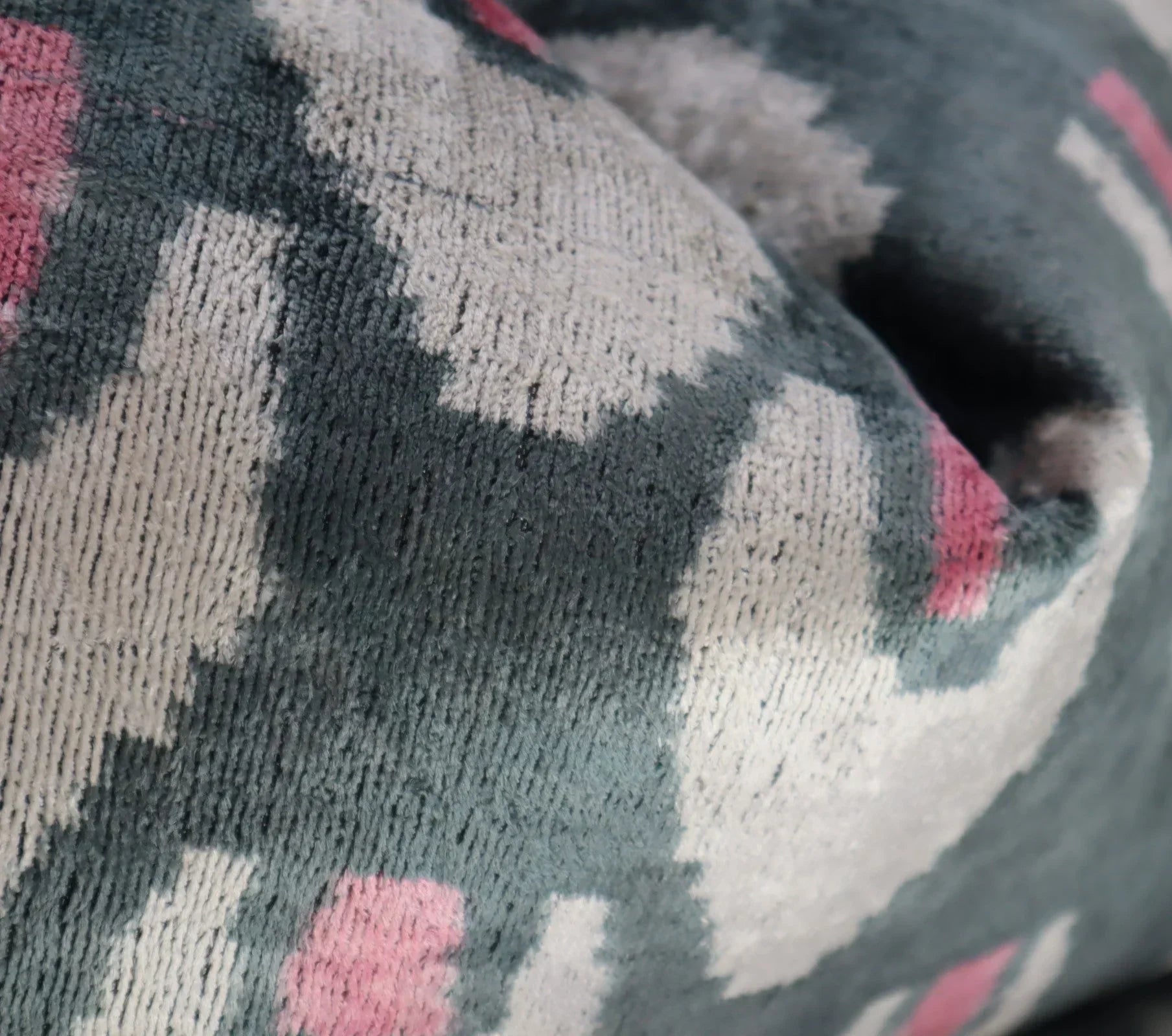 Canvello Luxury Gray Pink Pillow for Couch | 16 x 24 in (40 x 60 cm) Canvello