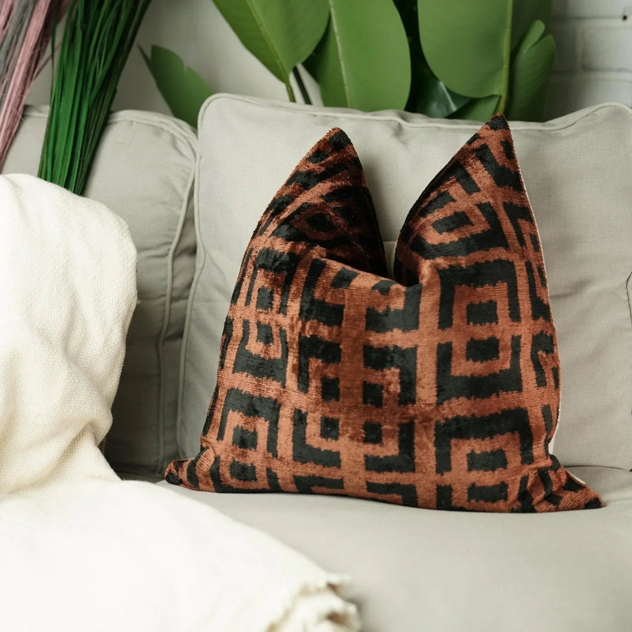 Canvello Silk Velvet Black Decorative Pillows - 20 x 20 in (50 x 50 cm) Canvello