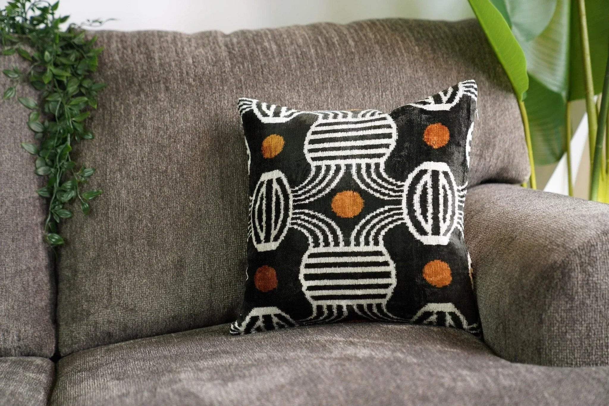 Canvello Soft Black And White Pillows For Couch | 16 x 16 in (40 x 40 cm) Canvello