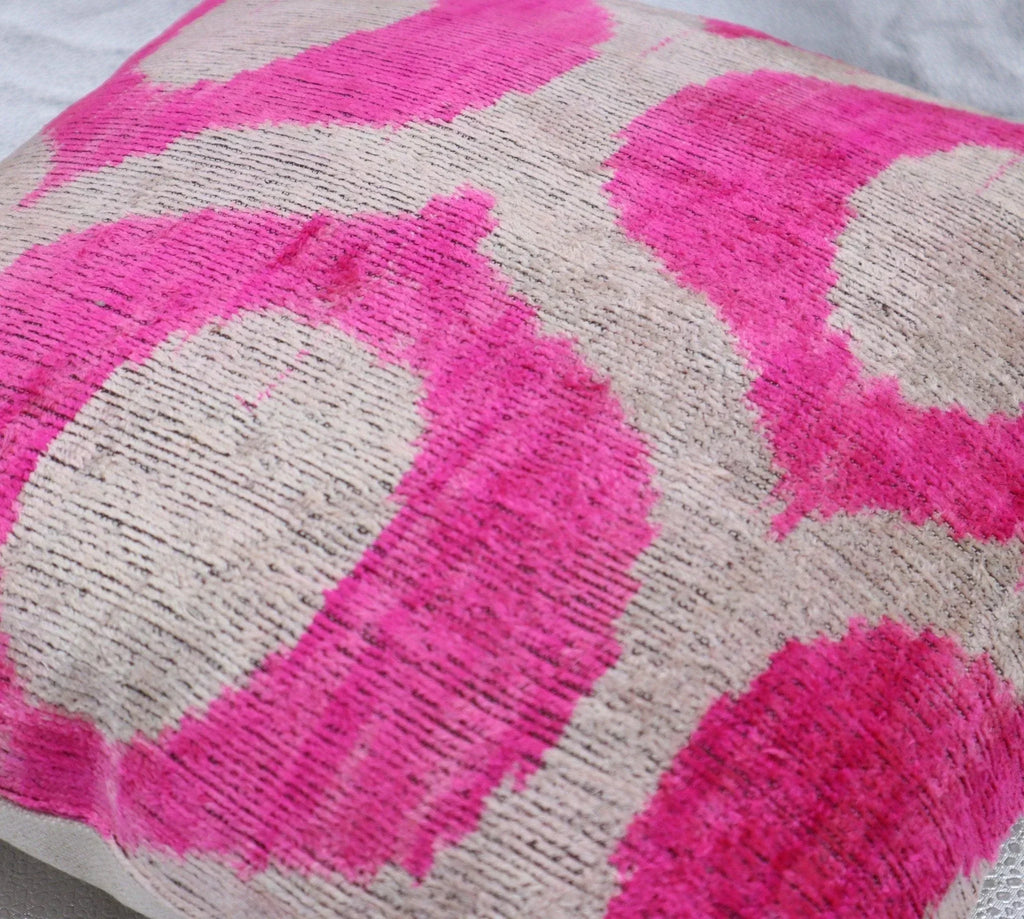 Canvello Velvet Pink Ivory Pillow | 16 x 16 in (40 x 40 cm) Canvello