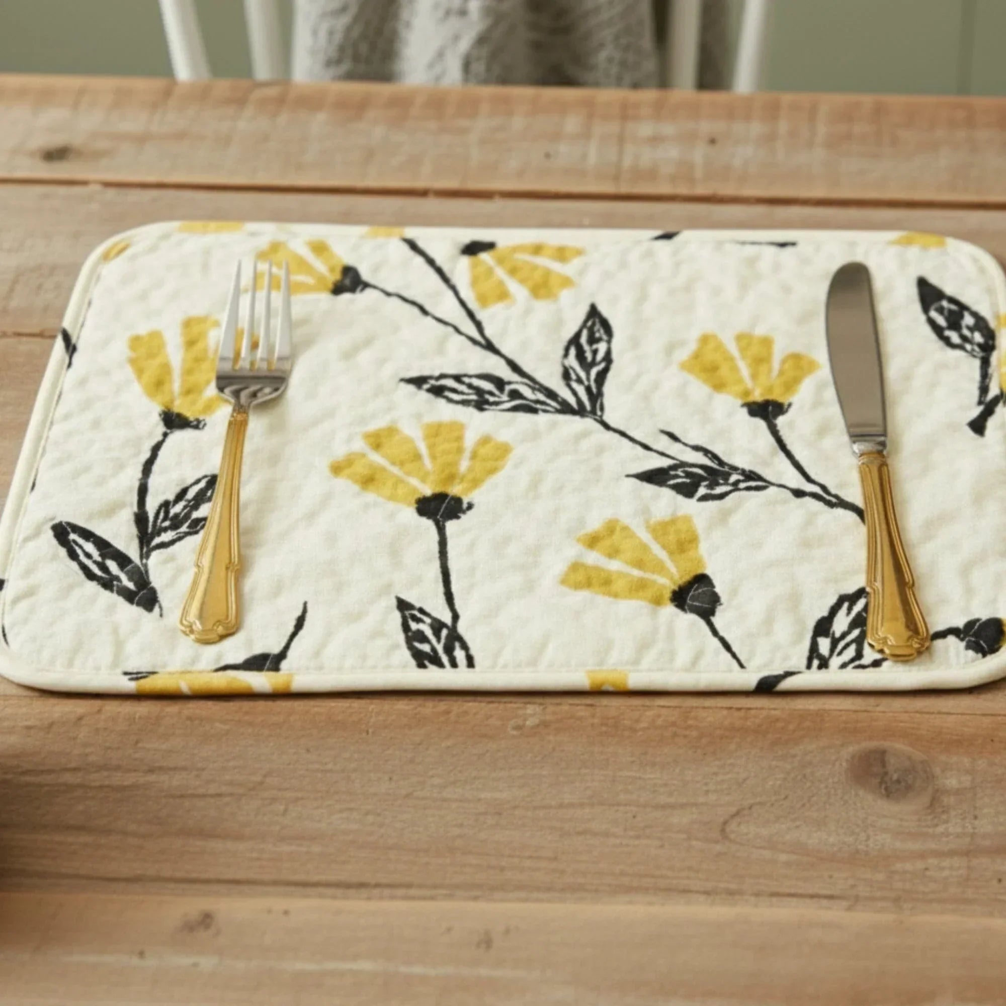 DaDa Bedding Botanical Floral Dining Table Placemats - Set of 4-Pieces Quilted Ivory with Yellow Fleur Golden Orange Spring Time Tulips - 13 x 19