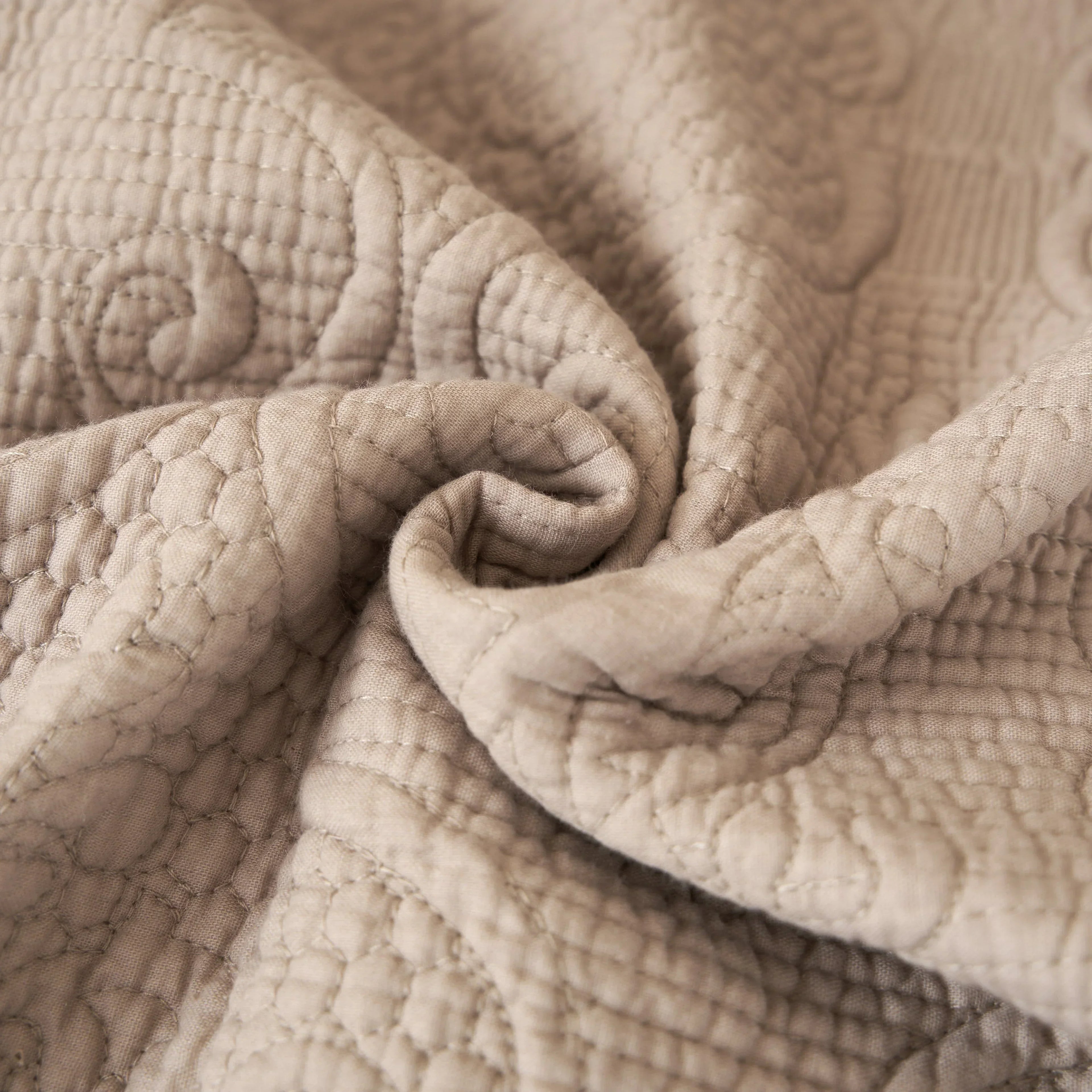DaDa Bedding Elegant Fringed Cotton Quilted Throw Blanket - Luxurious Solid Soft Paisley Pattern, Cozy Lightweight Lap Throw, Perfect for Couch or Bed, Neutral Sandy Taupe Tan Beige, 50x60 Inches DaDalogy Bedding Collection