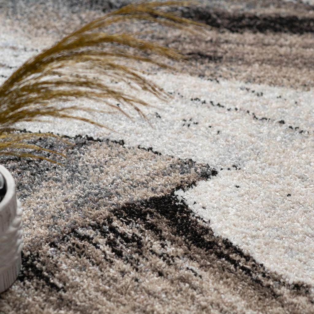Designer Rug Mona with Artful Brushstroke Effect in Cream Brown Black - House Of Avana