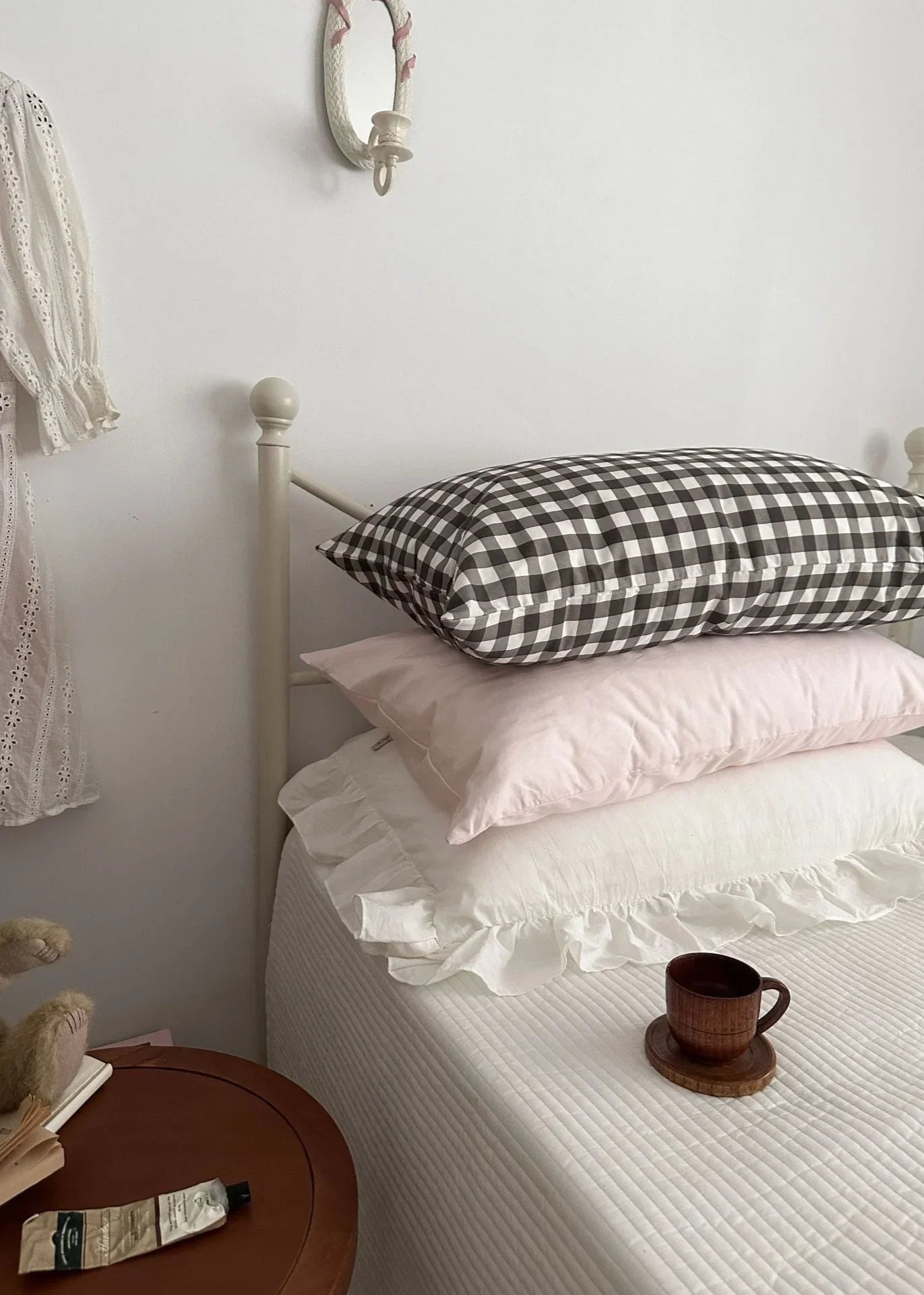 Ella Pure Cotton Pillowcases / Brown Ever Lasting