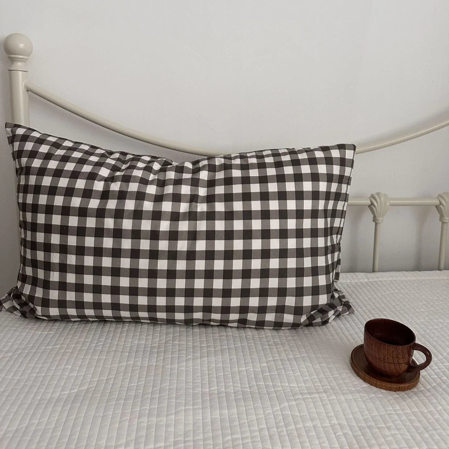 Ella Pure Cotton Pillowcases / Brown Ever Lasting