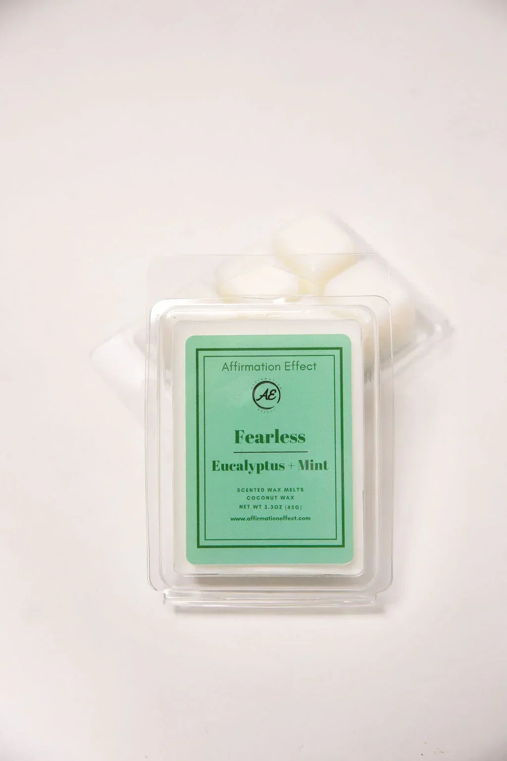 Eucalyptus Mint "fearless" Affirmation Candle - 17.5 Oz, detail shot - House Of Avana