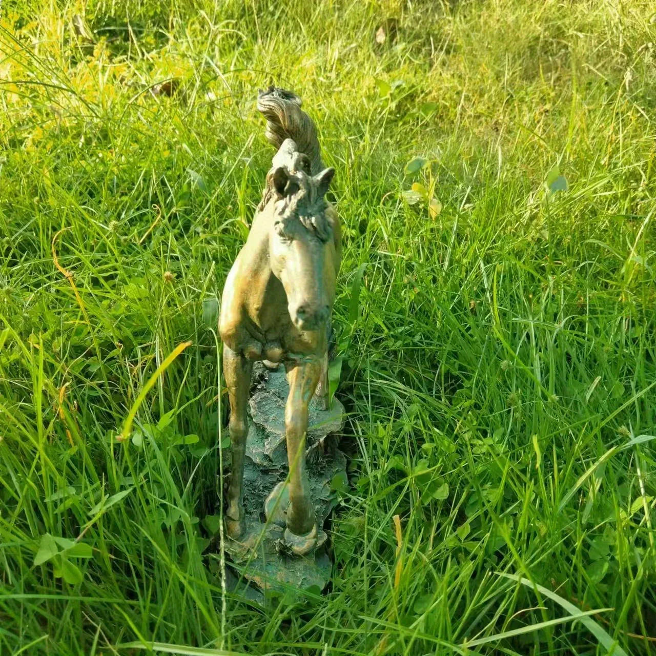Galloping Horse: A symbol of strength and freedom, featuring a unique resin sculpture design. Suitable for display in indoor cabinets or as room table decor, it also enhances the ambiance when placed outdoors on garden lawns, House Of Avana