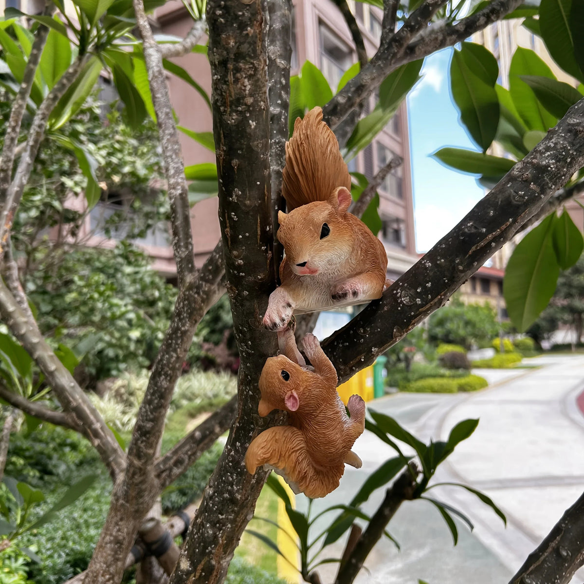 Realistic Mom & Squirrels Climbing Decoration - Brown Wildlife Statues, Resin Tabletop or Garden Decor - No Electricity Needed, Mother's Day Gift for Home, Patio, Yard - Easy-Clean Outdoor/Indoor Decoration, Squirrel Gifts, P House Of Avana [[SKU:HOA-GSC-011]]