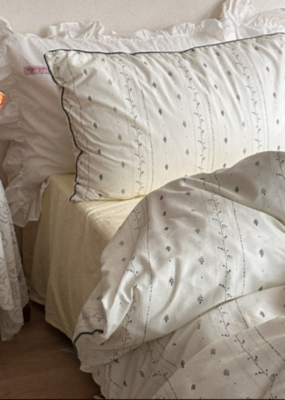 Hannah Vintage Floral Braids Cotton Bedding Set / White Ever Lasting
