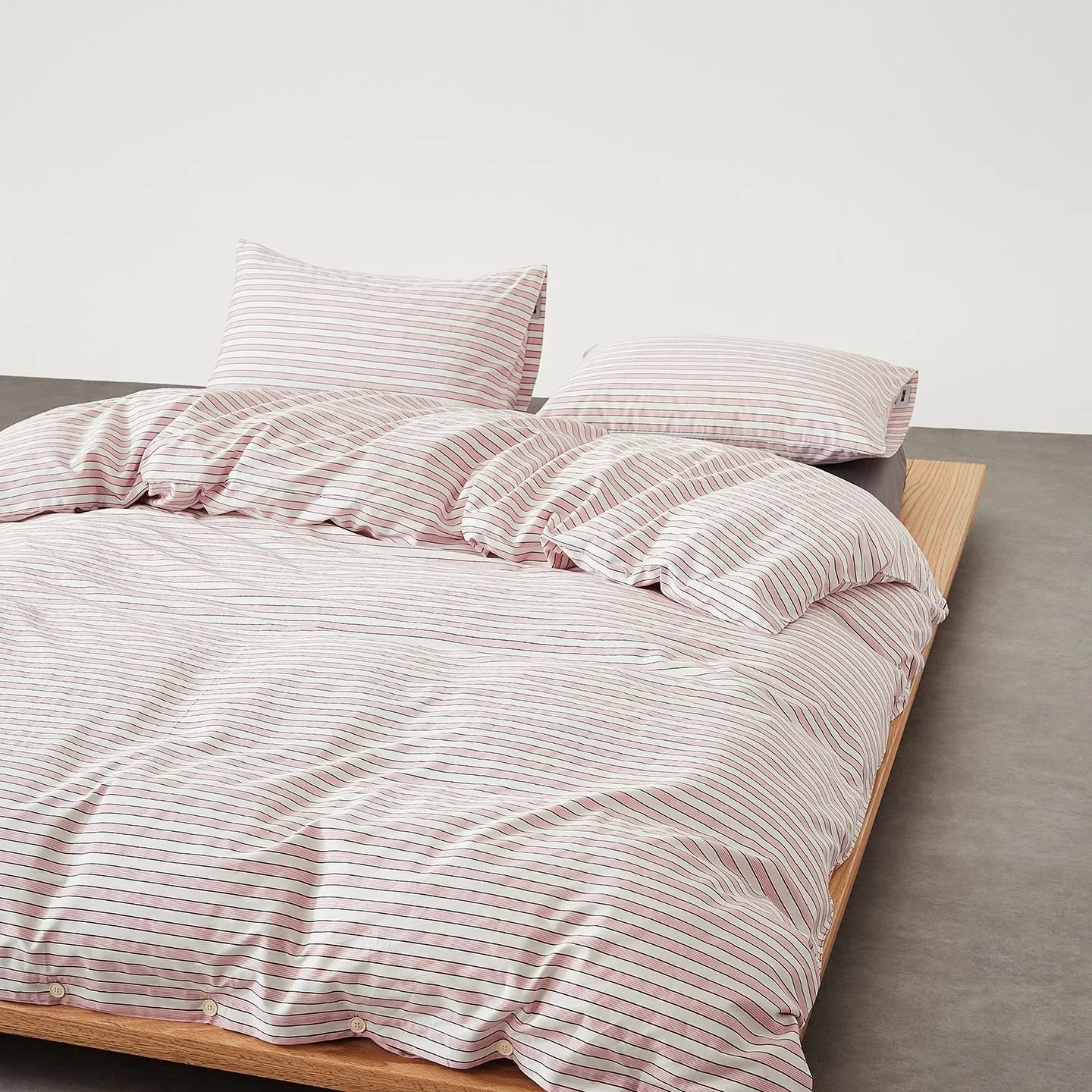 Henry Striped Buttoned Bedding Set / Blue Ever Lasting