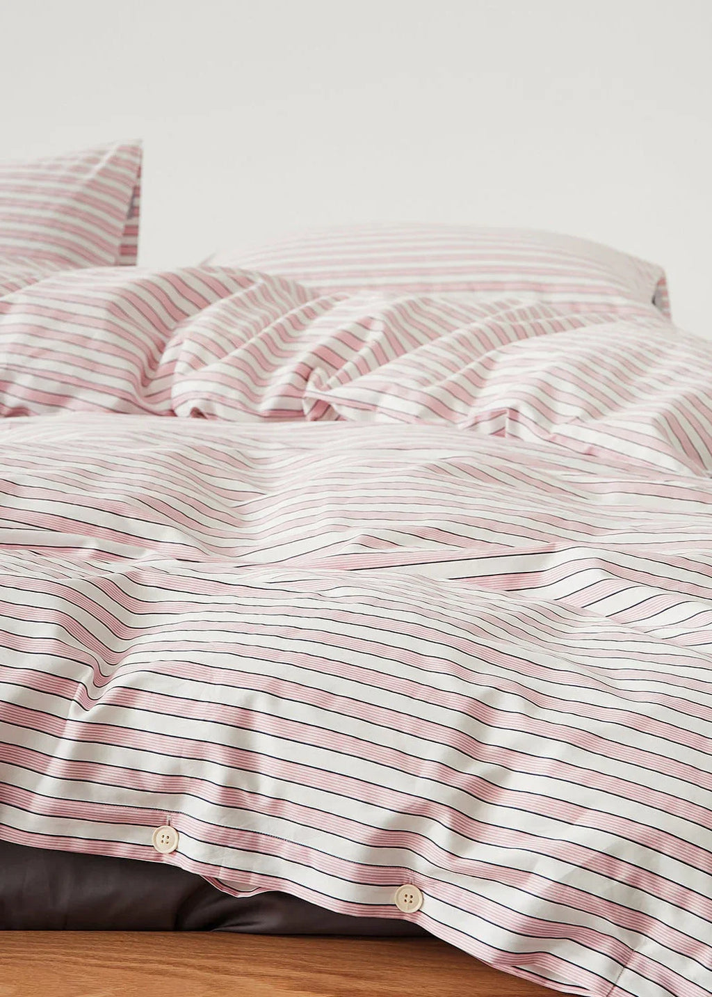 Henry Striped Buttoned Bedding Set / Blue Ever Lasting