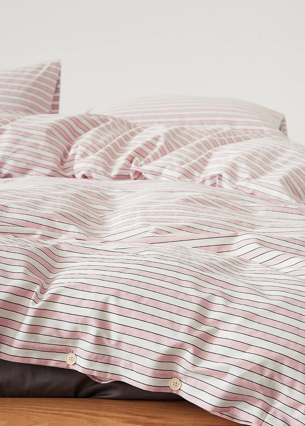 Henry Striped Buttoned Bedding Set / Blue Ever Lasting