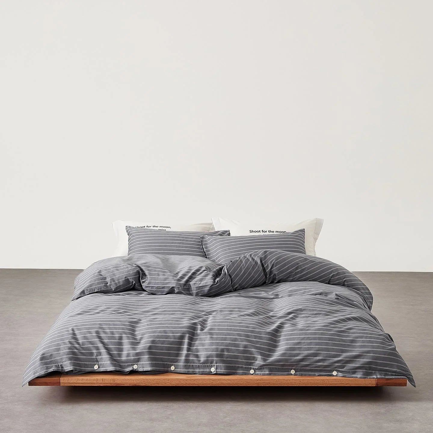 Henry Striped Buttoned Bedding Set / Blue Ever Lasting