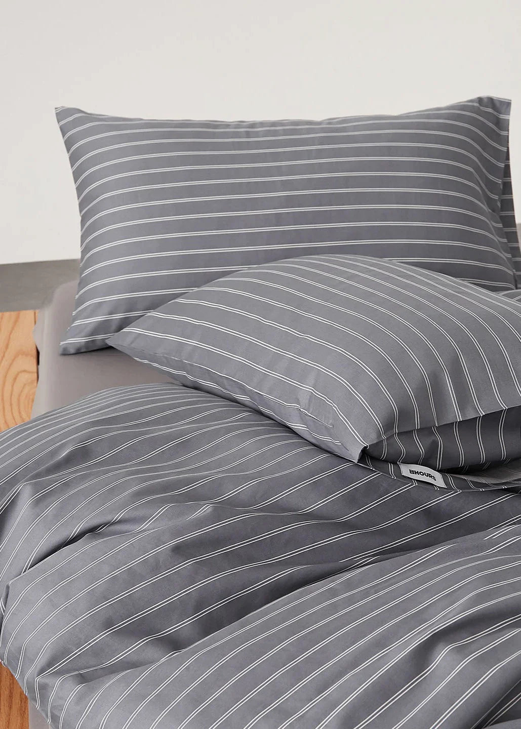 Henry Striped Buttoned Bedding Set / Blue Ever Lasting