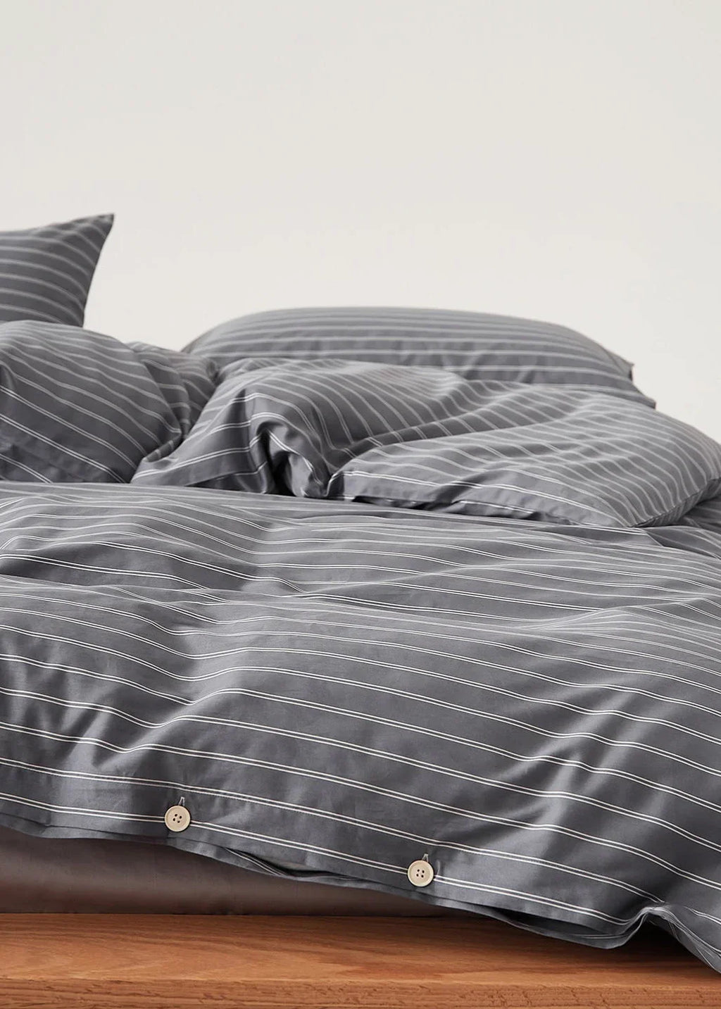 Henry Striped Buttoned Bedding Set / Blue Ever Lasting