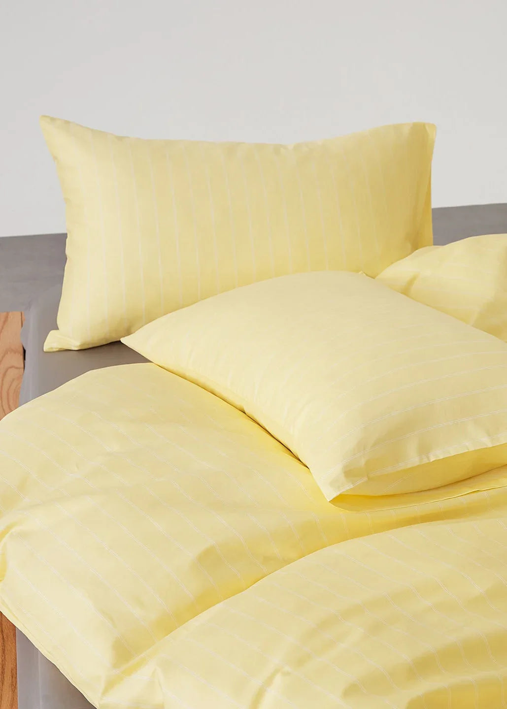 Henry Striped Buttoned Bedding Set / Blue Ever Lasting