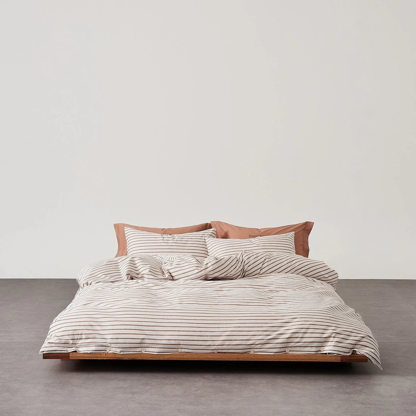 Henry Striped Buttoned Bedding Set / Blue Ever Lasting