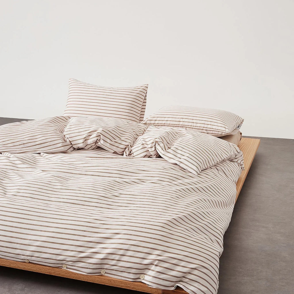 Henry Striped Buttoned Bedding Set / Blue Ever Lasting