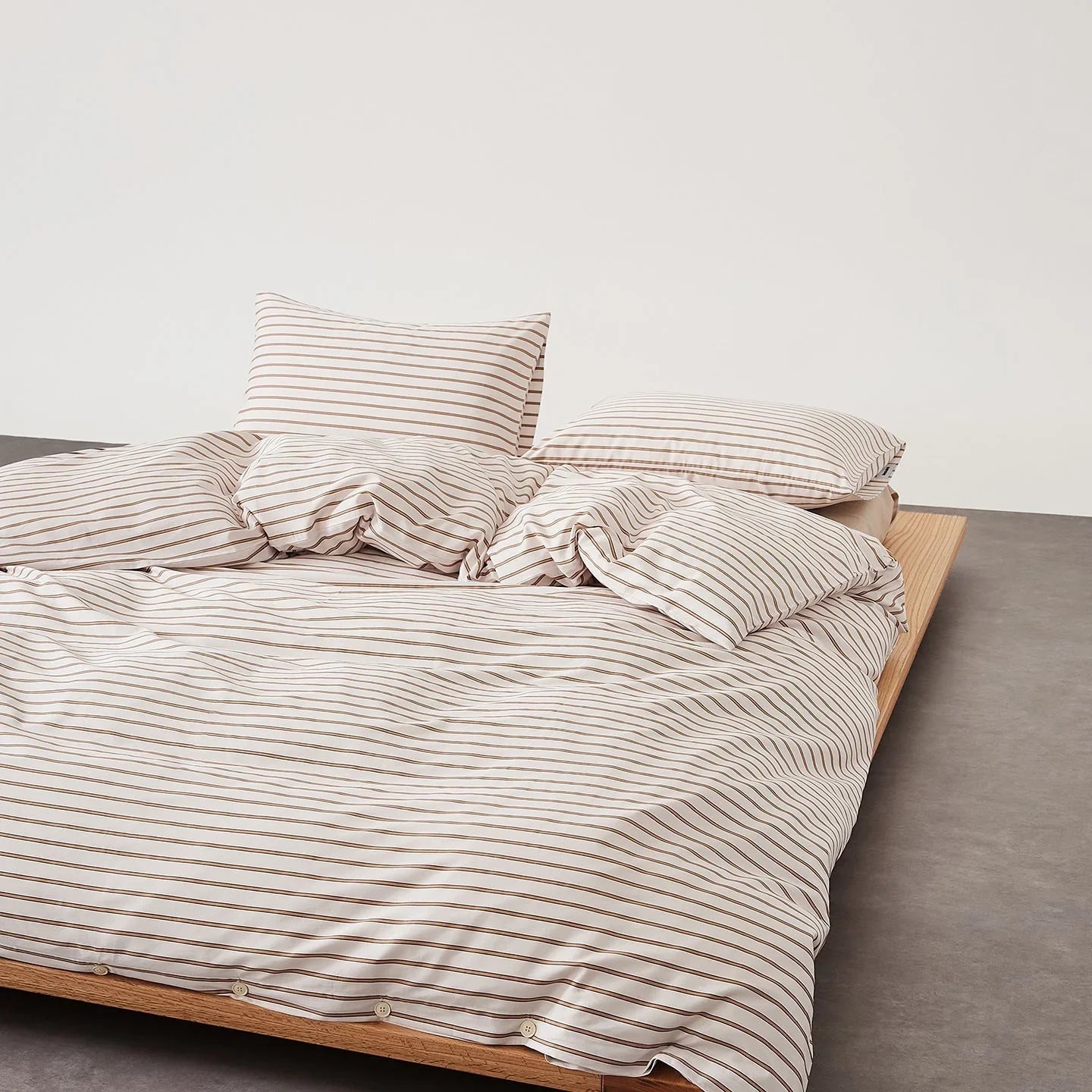 Henry Striped Buttoned Bedding Set / Blue Ever Lasting