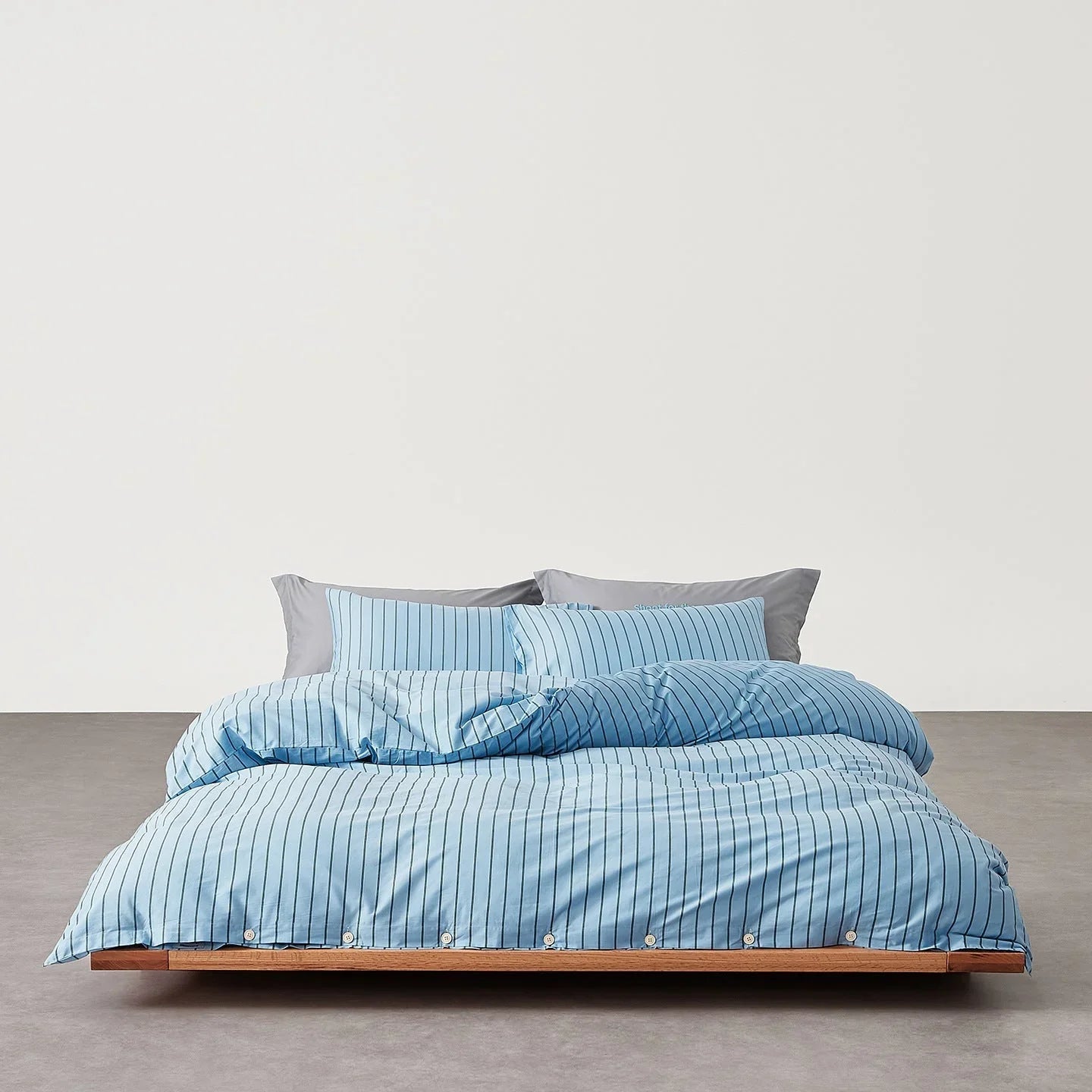 Henry Striped Buttoned Bedding Set / Blue Ever Lasting