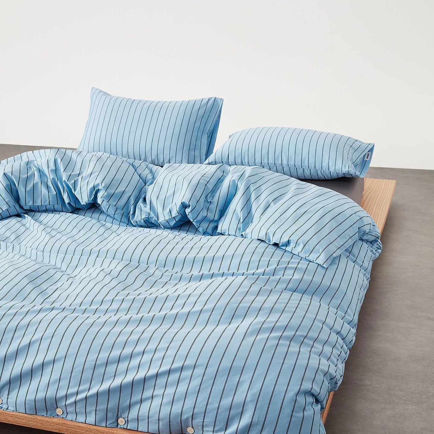 Henry Striped Buttoned Bedding Set / Blue Ever Lasting