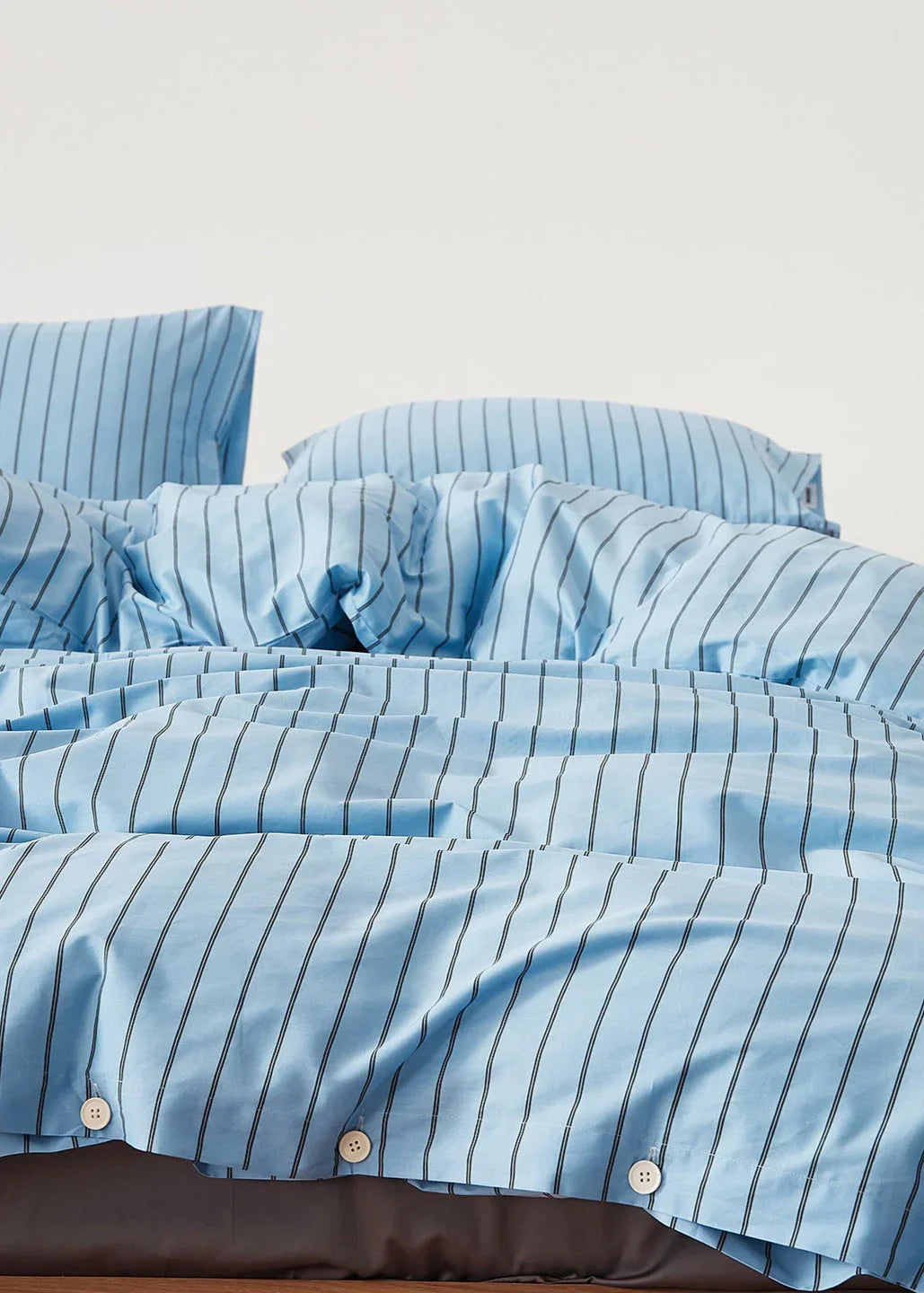 Henry Striped Buttoned Bedding Set / Blue Ever Lasting